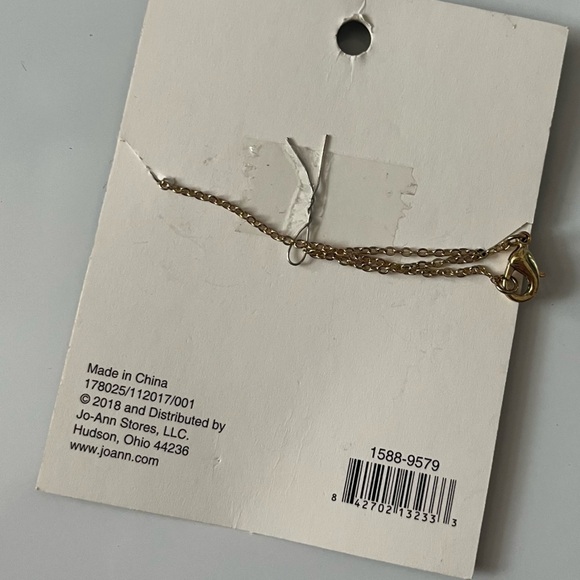 Hildie & Jo • NWT Gold Colored Arrow Bracelet - Picture 2 of 2